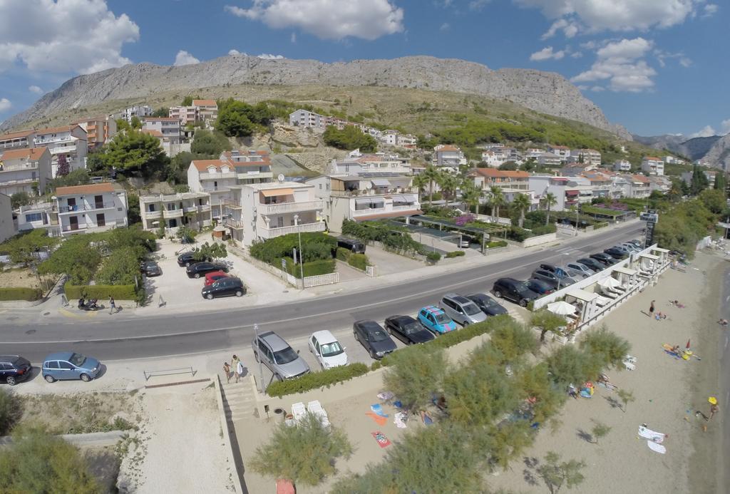 Apartments Rica Omis Luaran gambar