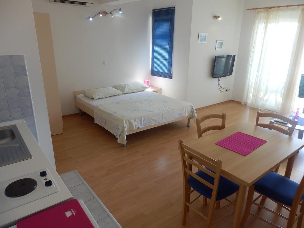 Apartments Rica Omis Luaran gambar