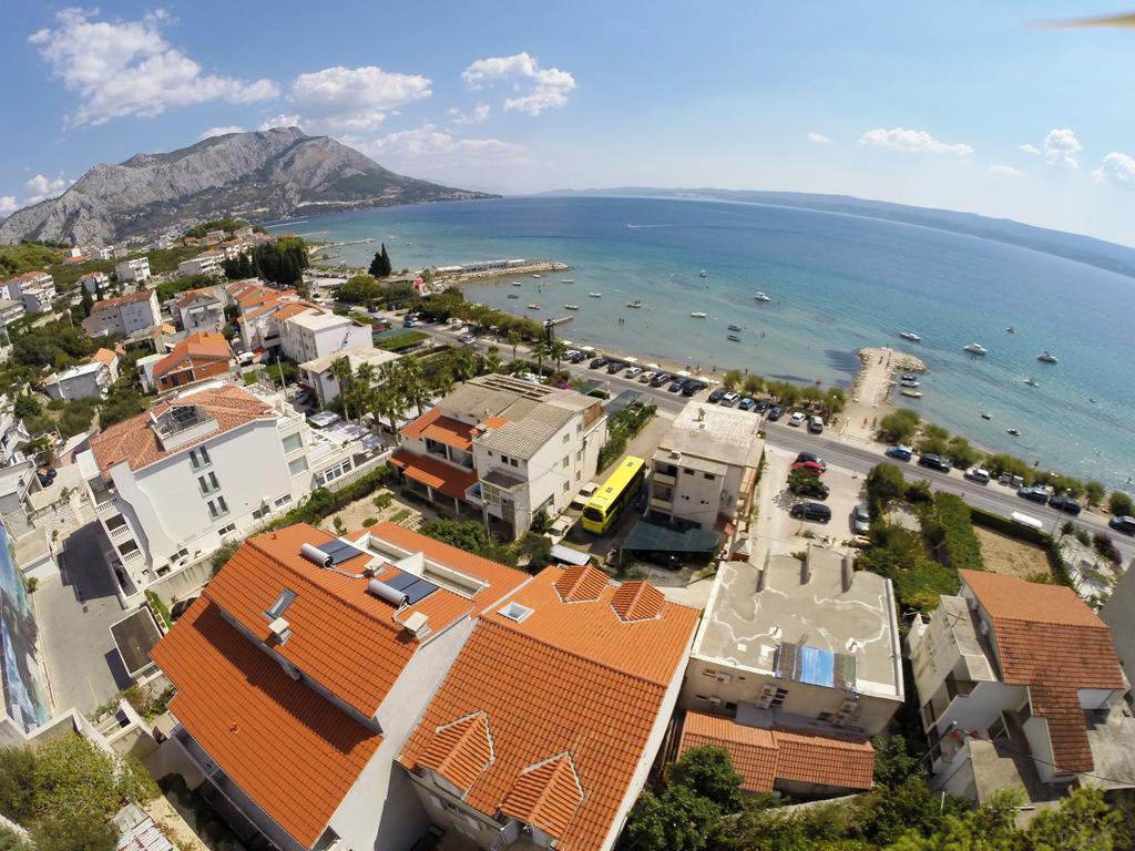 Apartments Rica Omis Luaran gambar