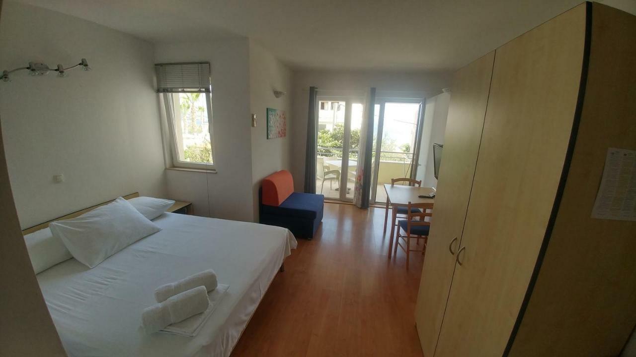 Apartments Rica Omis Luaran gambar