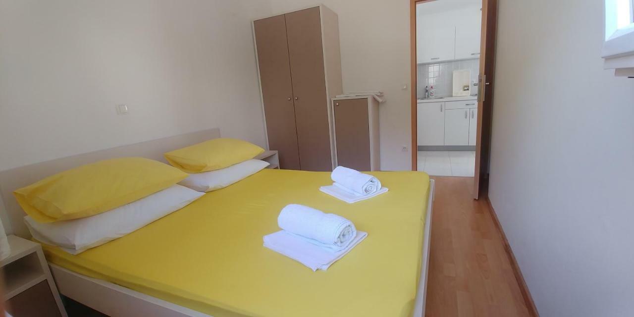 Apartments Rica Omis Luaran gambar